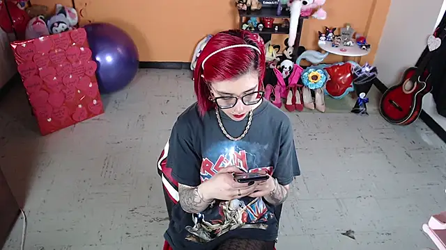 Snapshot of MissMiia2 chatting on 03.13.25 MissMiia2 online show from 03.13.25