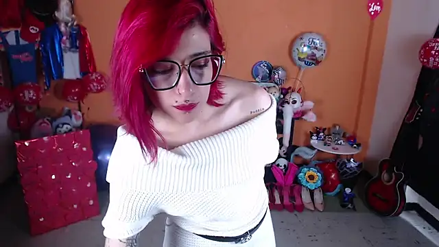 Snapshot of MissMiia2 chatting on 03.18.25 MissMiia2 online show from 03.18.25