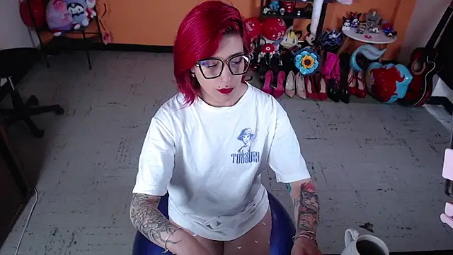 Snapshot of MissMiia2 chatting on 03.20.25 MissMiia2 online show from 03.20.25