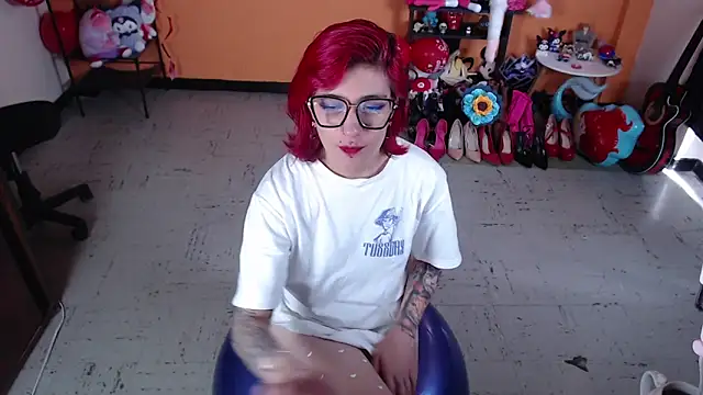Snapshot of MissMiia2 chatting on 03.20.25 MissMiia2 online show from 03.20.25