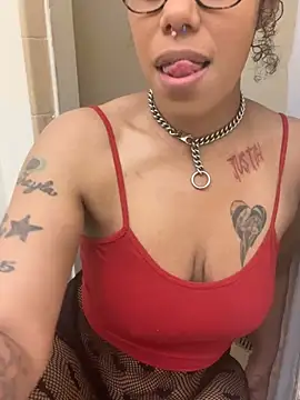 Snapshot of Princess_Desirae chatting on 05.18.26 Princess Desirae online show from 05.18.26