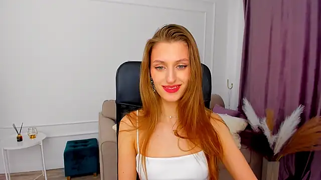 Snapshot of NaturalBeaty chatting on 02.06.25 NaturalBeaty online show from 02.06.25