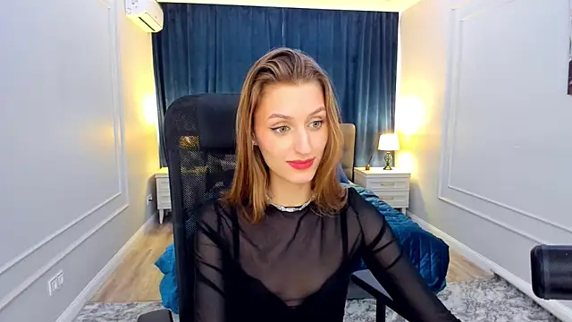 Snapshot of NaturalBeaty chatting on 02.10.25 NaturalBeaty online show from 02.10.25