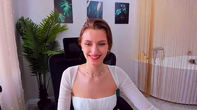 Snapshot of NaturalBeaty chatting on 02.16.25 NaturalBeaty online show from 02.16.25