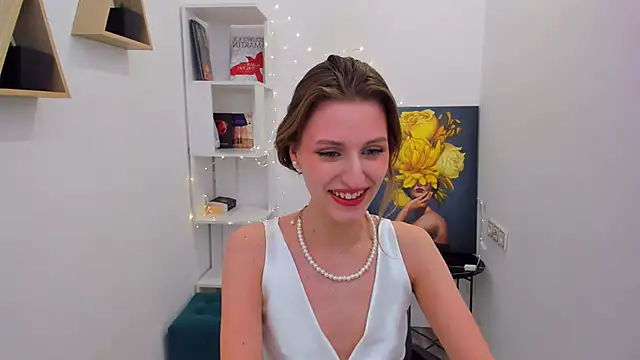 Snapshot of NaturalBeaty chatting on 02.22.25 NaturalBeaty online show from 02.22.25