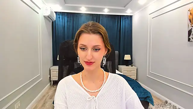 Snapshot of NaturalBeaty chatting on 03.04.25 NaturalBeaty online show from 03.04.25