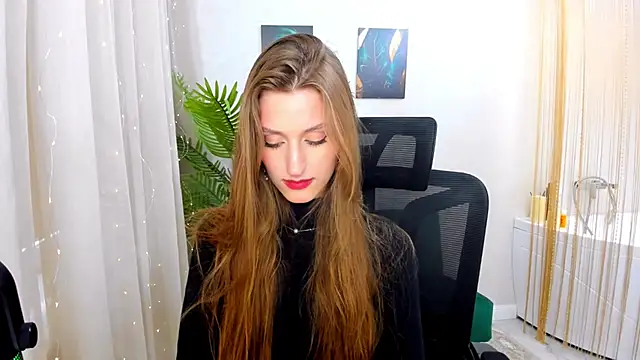 Snapshot of NaturalBeaty chatting on 03.11.25 NaturalBeaty online show from 03.11.25