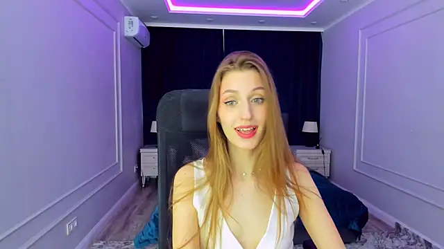 Snapshot of NaturalBeaty chatting on 03.17.25 NaturalBeaty online show from 03.17.25