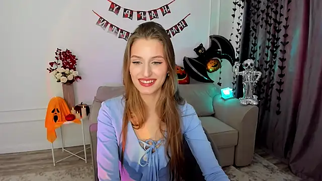 Snapshot of NaturalBeaty chatting on 10.12.25 NaturalBeaty online show from 10.12.25