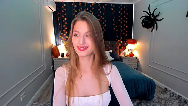 Snapshot of NaturalBeaty chatting on 10.26.25 NaturalBeaty online show from 10.26.25