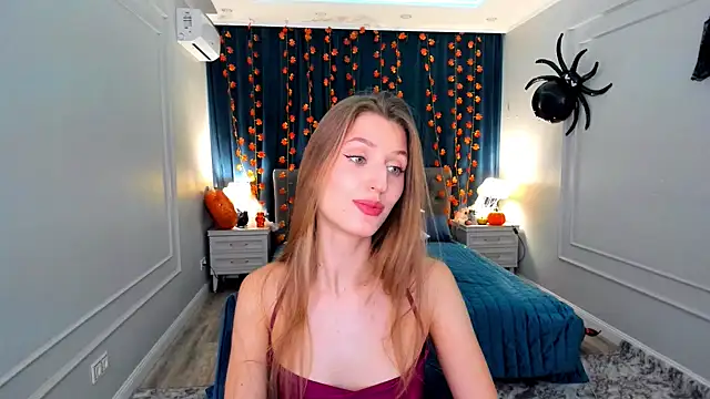 Snapshot of NaturalBeaty chatting on 10.28.25 NaturalBeaty online show from 10.28.25