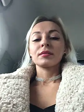 Snapshot of Diamond_Bunny_ chatting on 12.14.24 Diamond Bunny online show from 12.14.24