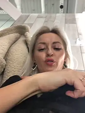 Snapshot of Diamond_Bunny_ chatting on 12.16.24 Diamond Bunny online show from 12.16.24