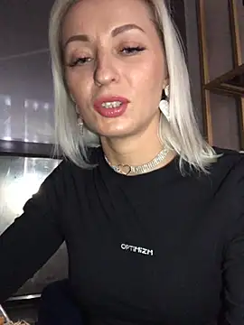 Snapshot of Diamond_Bunny_ chatting on 12.23.24 Diamond Bunny online show from 12.23.24