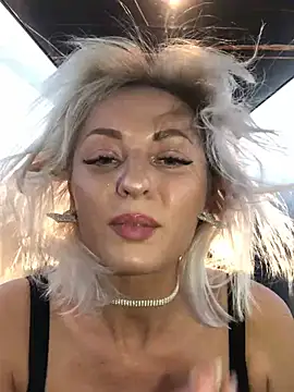 Snapshot of Diamond_Bunny_ chatting on 12.26.24 Diamond Bunny online show from 12.26.24