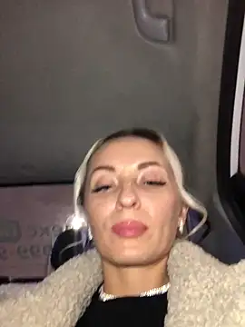 Snapshot of Diamond_Bunny_ chatting on 01.14.25 Diamond Bunny online show from 01.14.25