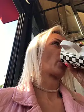 Snapshot of Diamond_Bunny_ chatting on 01.27.25 Diamond Bunny online show from 01.27.25