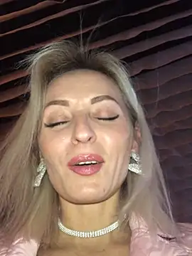 Snapshot of Diamond_Bunny_ chatting on 01.29.25 Diamond Bunny online show from 01.29.25