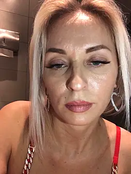 Snapshot of Diamond_Bunny_ chatting on 02.11.25 Diamond Bunny online show from 02.11.25