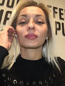 Snapshot of Diamond_Bunny_ chatting on 02.25.25 Diamond Bunny online show from 02.25.25