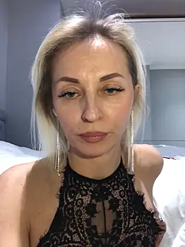 Snapshot of Diamond_Bunny_ chatting on 02.25.25 Diamond Bunny online show from 02.25.25