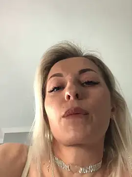 Snapshot of Diamond_Bunny_ chatting on 03.02.25 Diamond Bunny online show from 03.02.25