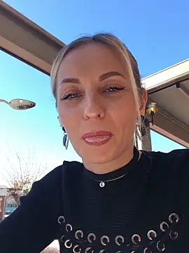 Snapshot of Diamond_Bunny_ chatting on 03.12.25 Diamond Bunny online show from 03.12.25