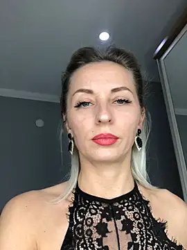 Snapshot of Diamond_Bunny_ chatting on 03.15.25 Diamond Bunny online show from 03.15.25