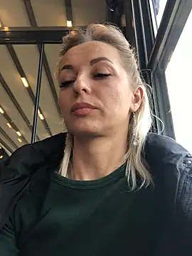 Snapshot of Diamond_Bunny_ chatting on 03.19.25 Diamond Bunny online show from 03.19.25