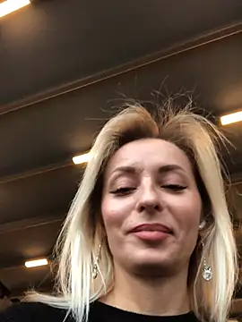 Snapshot of Diamond_Bunny_ chatting on 03.20.25 Diamond Bunny online show from 03.20.25