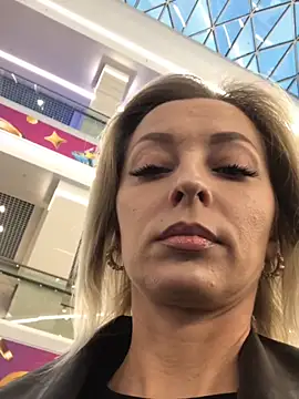 Snapshot of Diamond_Bunny_ chatting on 09.28.25 Diamond Bunny online show from 09.28.25