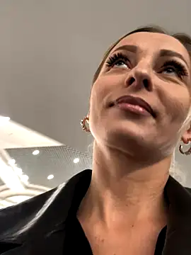 Snapshot of Diamond_Bunny_ chatting on 09.29.25 Diamond Bunny online show from 09.29.25