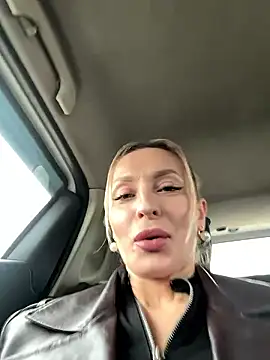 Diamond Bunny  online show from 01.10.26