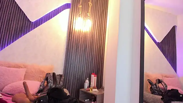 laurin clauz  online show from 12.18.24