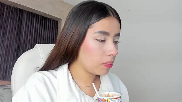 laurin clauz  online show from 10.29.25