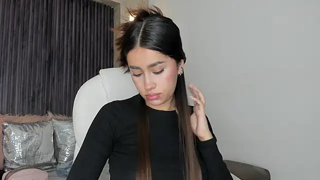 laurin clauz  online show from 10.31.25