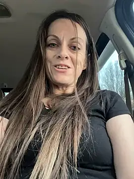 Snapshot of DavinaRay chatting on 02.06.25 DavinaRay online show from 02.06.25