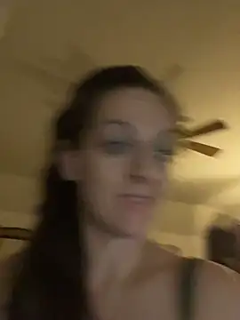 Snapshot of DavinaRay chatting on 02.18.25 DavinaRay online show from 02.18.25