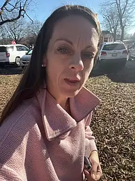 Snapshot of DavinaRay chatting on 02.23.25 DavinaRay online show from 02.23.25