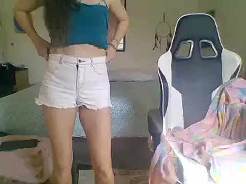 Snapshot of DavinaRay chatting on 03.07.25 DavinaRay online show from 03.07.25