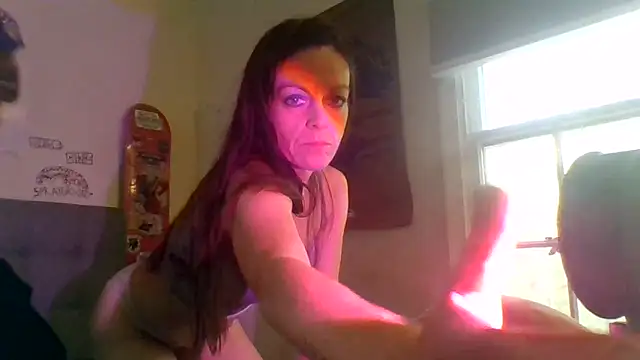 Snapshot of DavinaRay chatting on 10.30.25 DavinaRay online show from 10.30.25