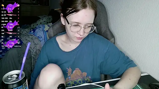 Snapshot of crashtest_13 chatting on 01.28.25 crashtest 13 online show from 01.28.25