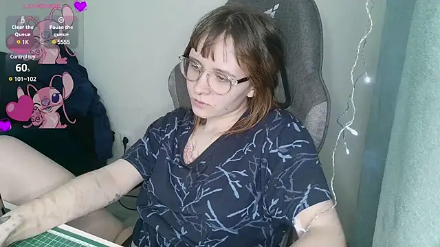 Snapshot of crashtest_13 chatting on 02.22.25 crashtest 13 online show from 02.22.25