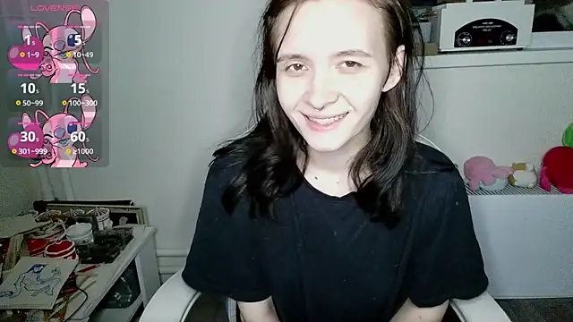 Snapshot of crashtest_13 chatting on 09.13.25 crashtest 13 online show from 09.13.25