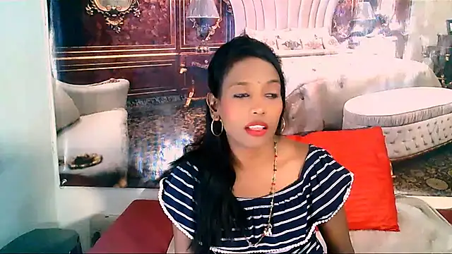 Snapshot of IndianLoveBug chatting on 10.14.25 IndianLoveBug online show from 10.14.25