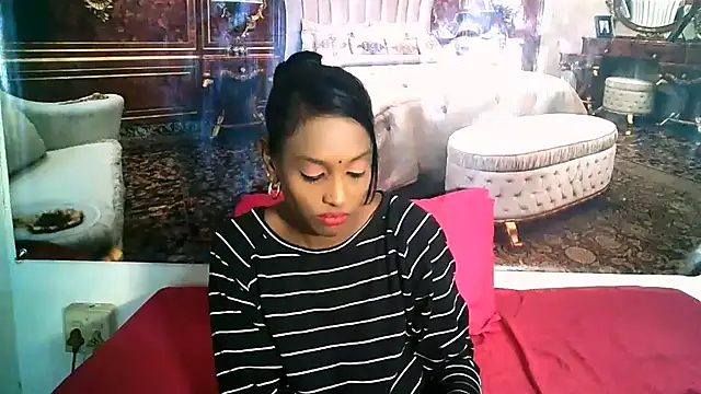 Snapshot of IndianLoveBug chatting on 10.29.25 IndianLoveBug online show from 10.29.25