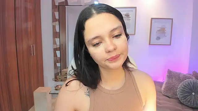 Bella-hadiid online show from 12.14.24