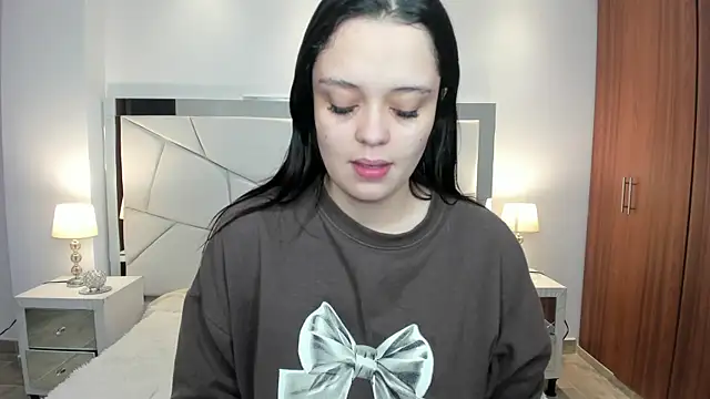 Bella-hadiid online show from 12.22.24