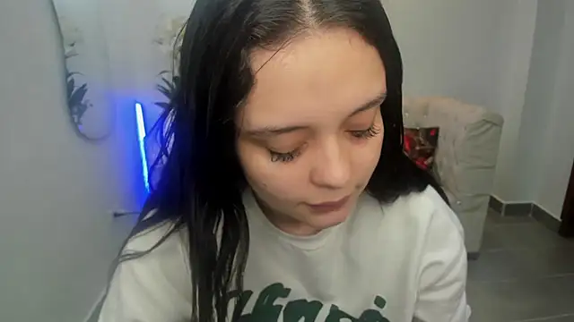 Bella-hadiid online show from 12.27.24