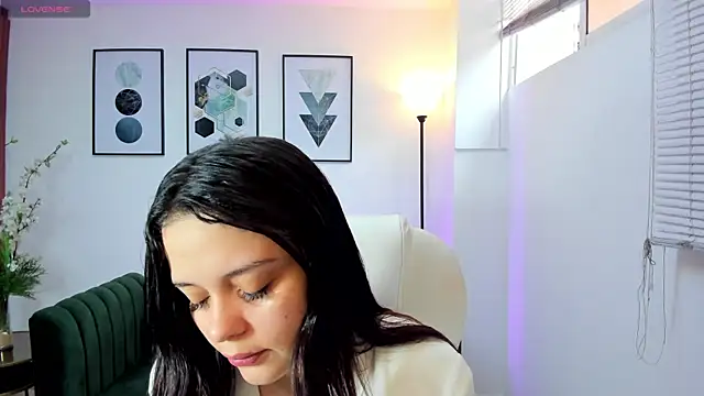 Bella-hadiid online show from 12.29.24